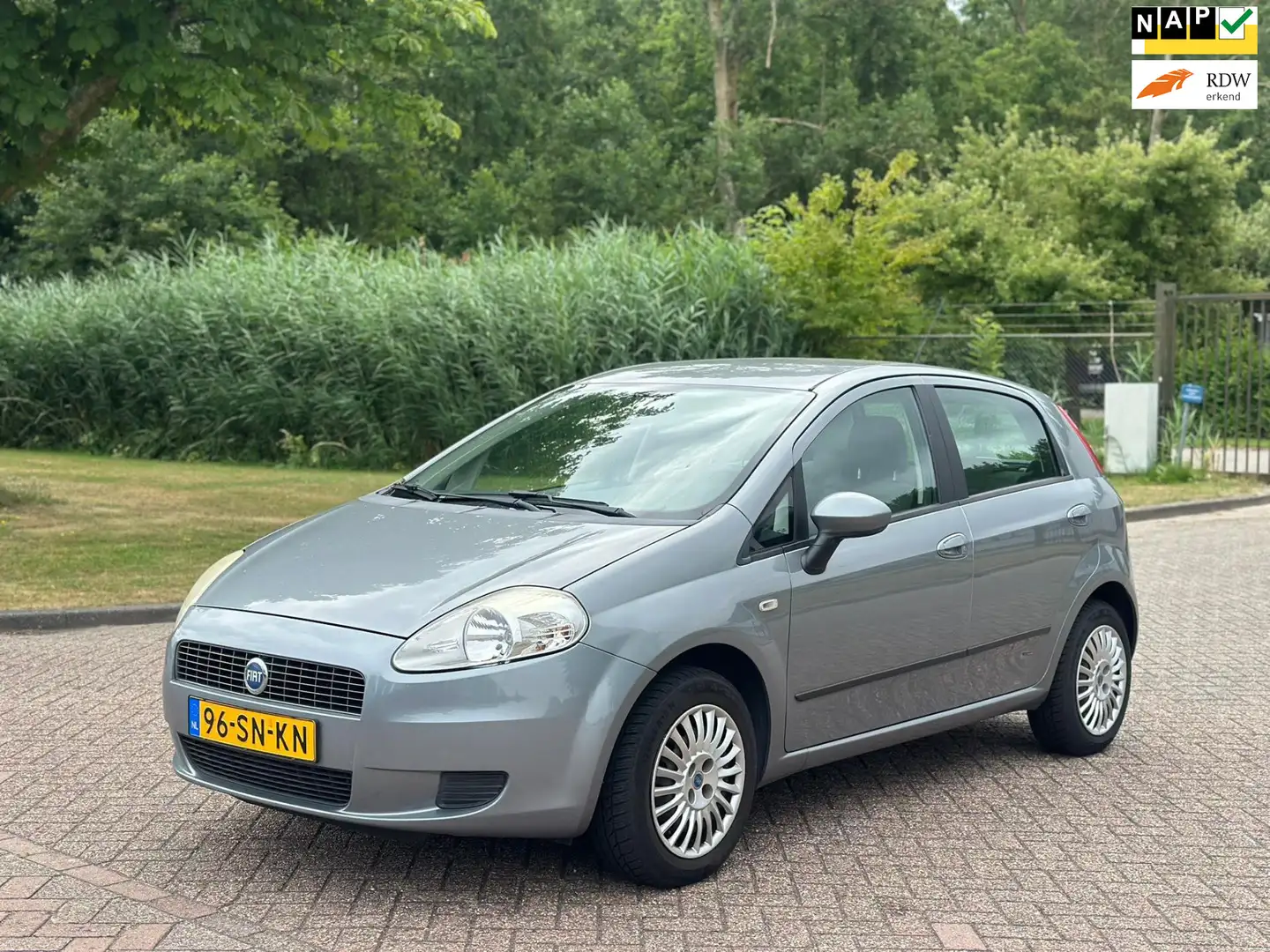 Fiat Grande Punto 1.4 Dynamic/AIRCO/ELECRAMEN VOOR Grijs - 1