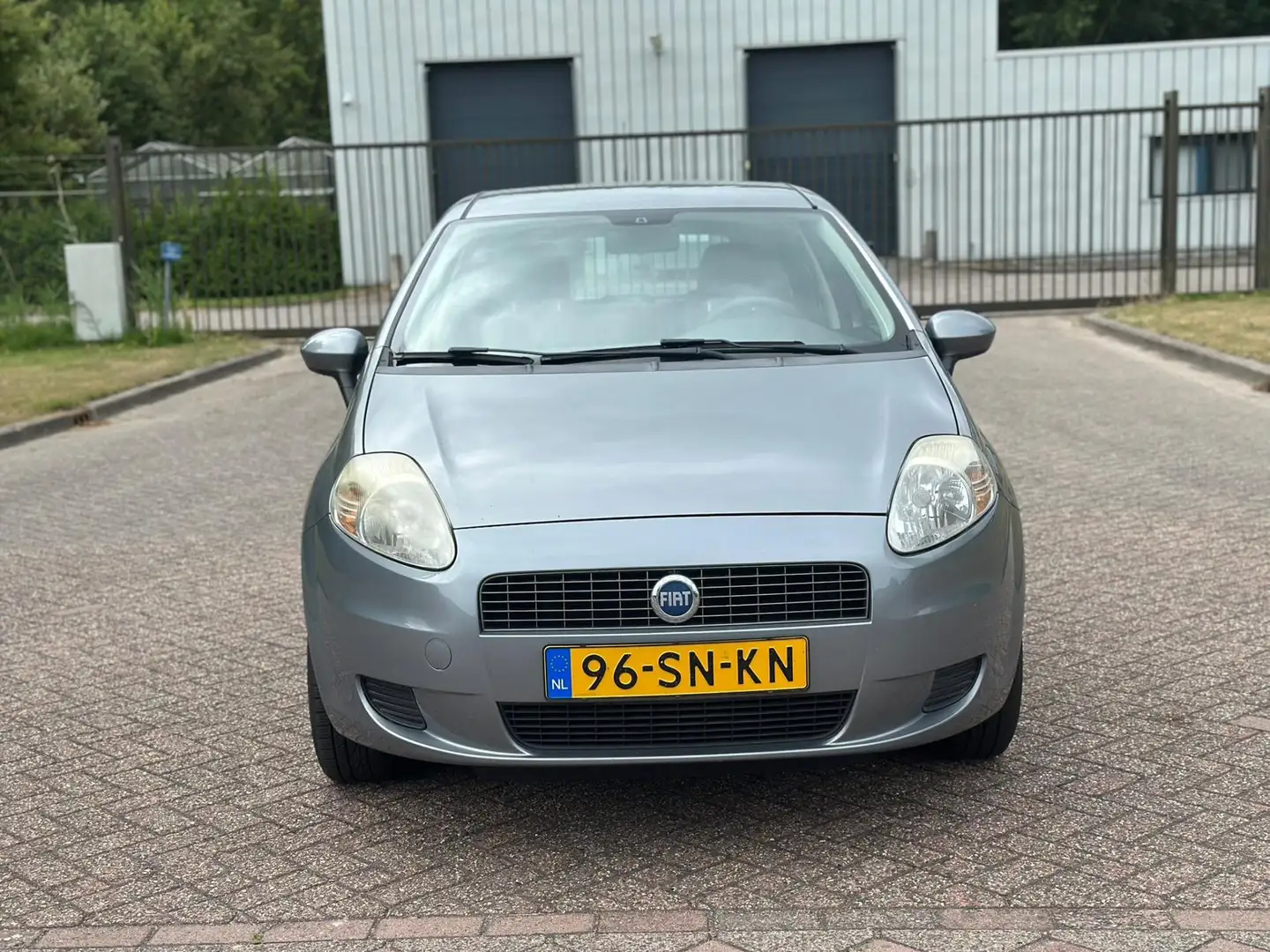 Fiat Grande Punto 1.4 Dynamic/AIRCO/ELECRAMEN VOOR Grijs - 2