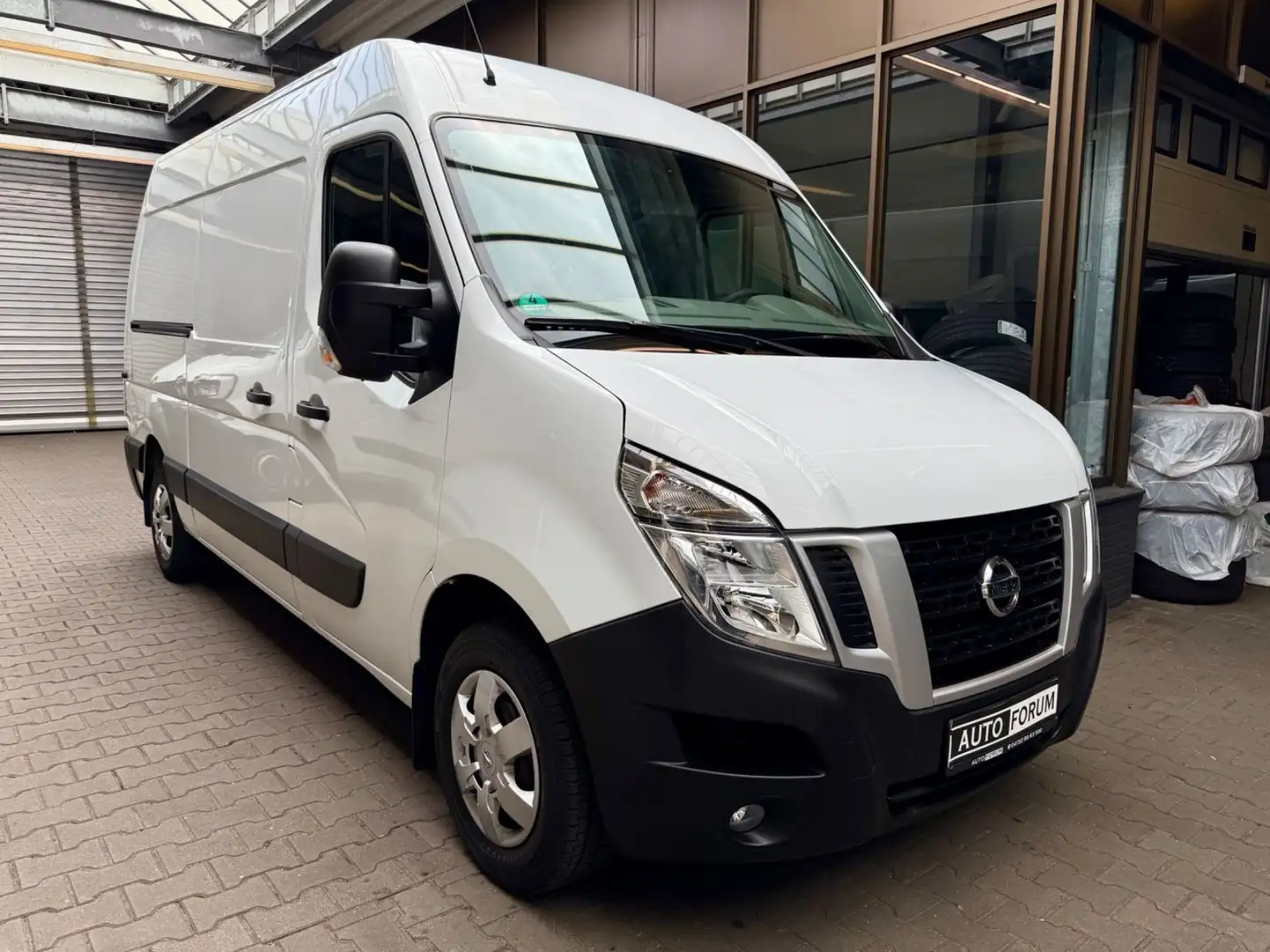 Nissan NV400 2.3 D L2H2 3,5t NAVI KLIMA AHK PDC 3-SITZE Weiß - 2