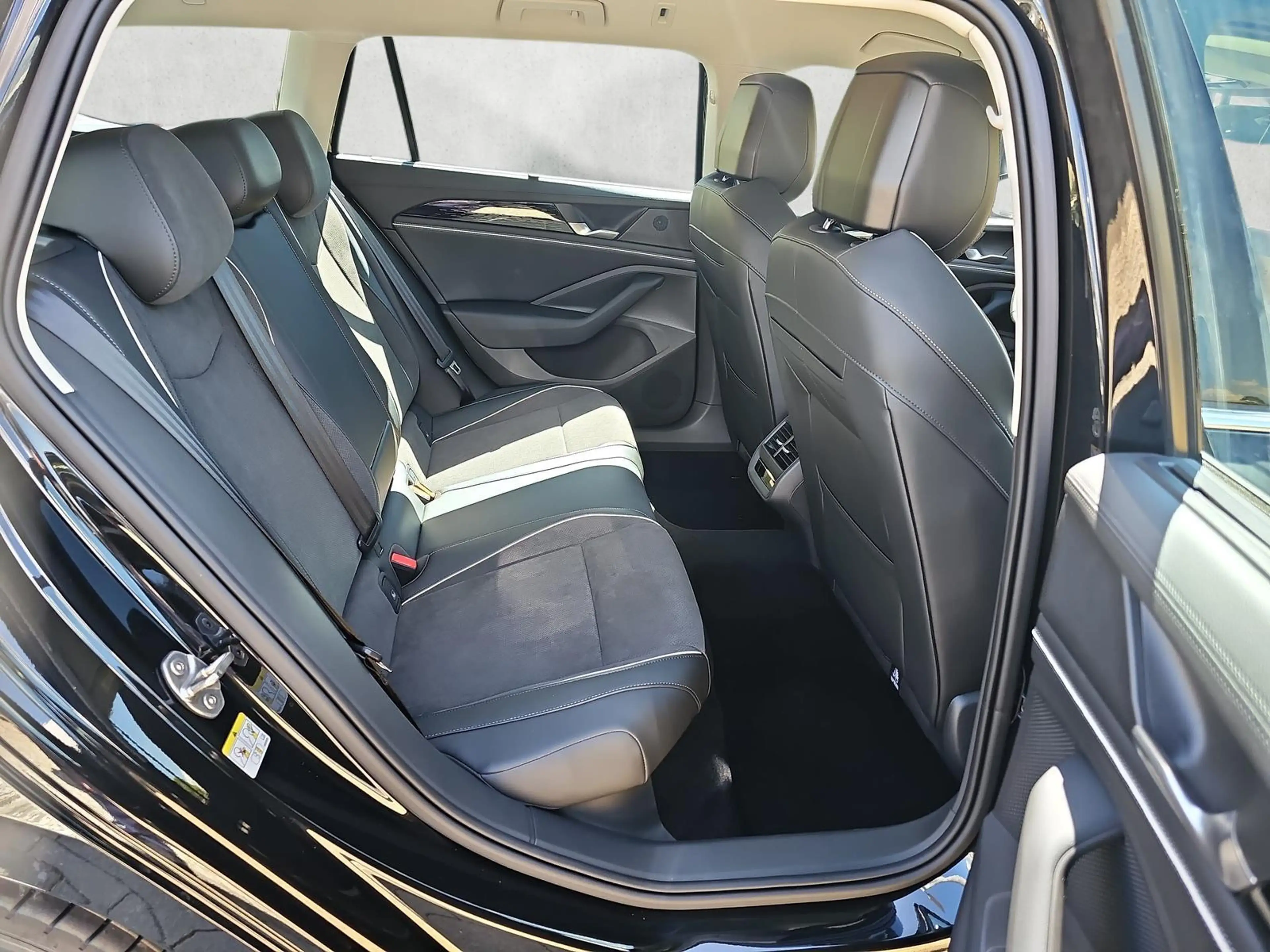 Volkswagen Passat Variant 2.0 TDI 110 kW Elegance DSG IQ.Light AHK 110 kW... — photo 13