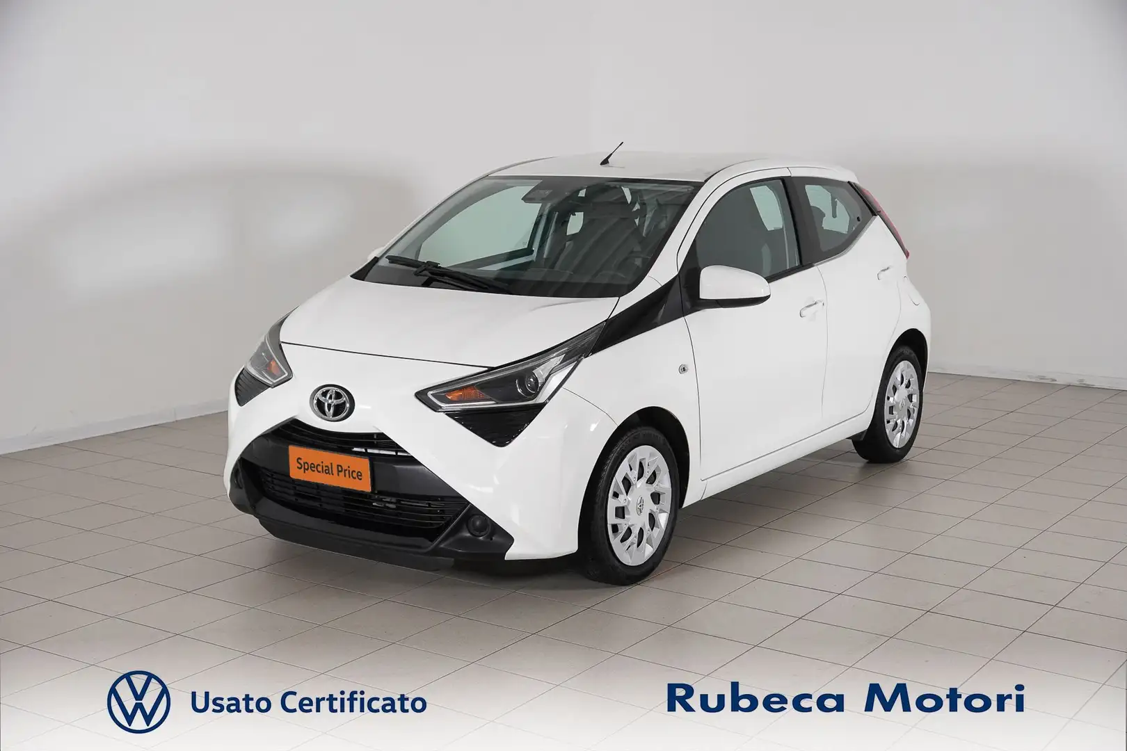 Toyota Aygo 1.0 X-Play 72CV Weiß - 1