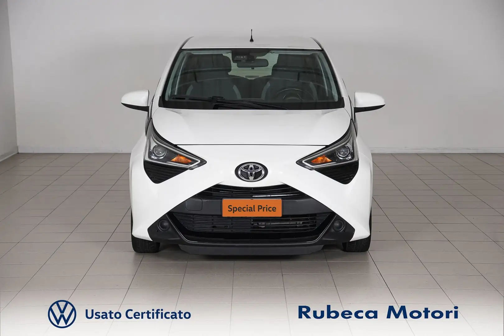 Toyota Aygo 1.0 X-Play 72CV Weiß - 2