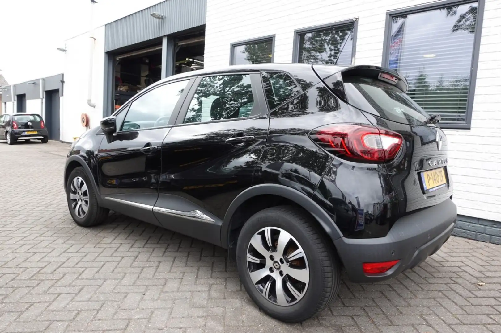 Renault Captur 0.9 TCE LIMITED Clima + Lm Zwart - 2