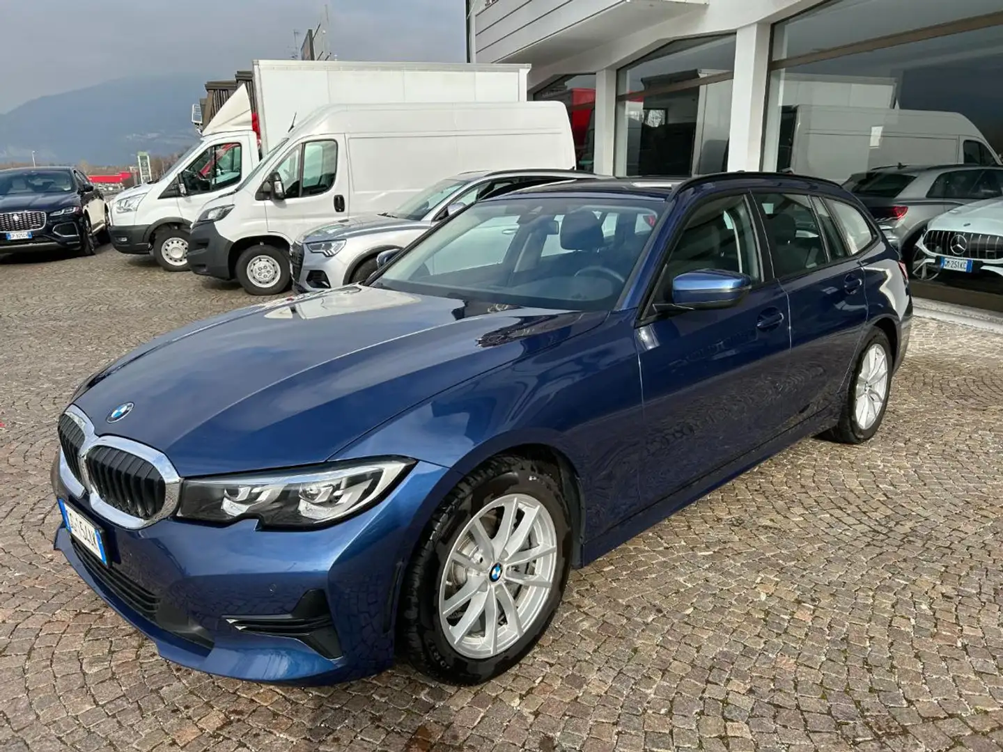 BMW 318 d 48V Touring Business Advantage Bleu - 2