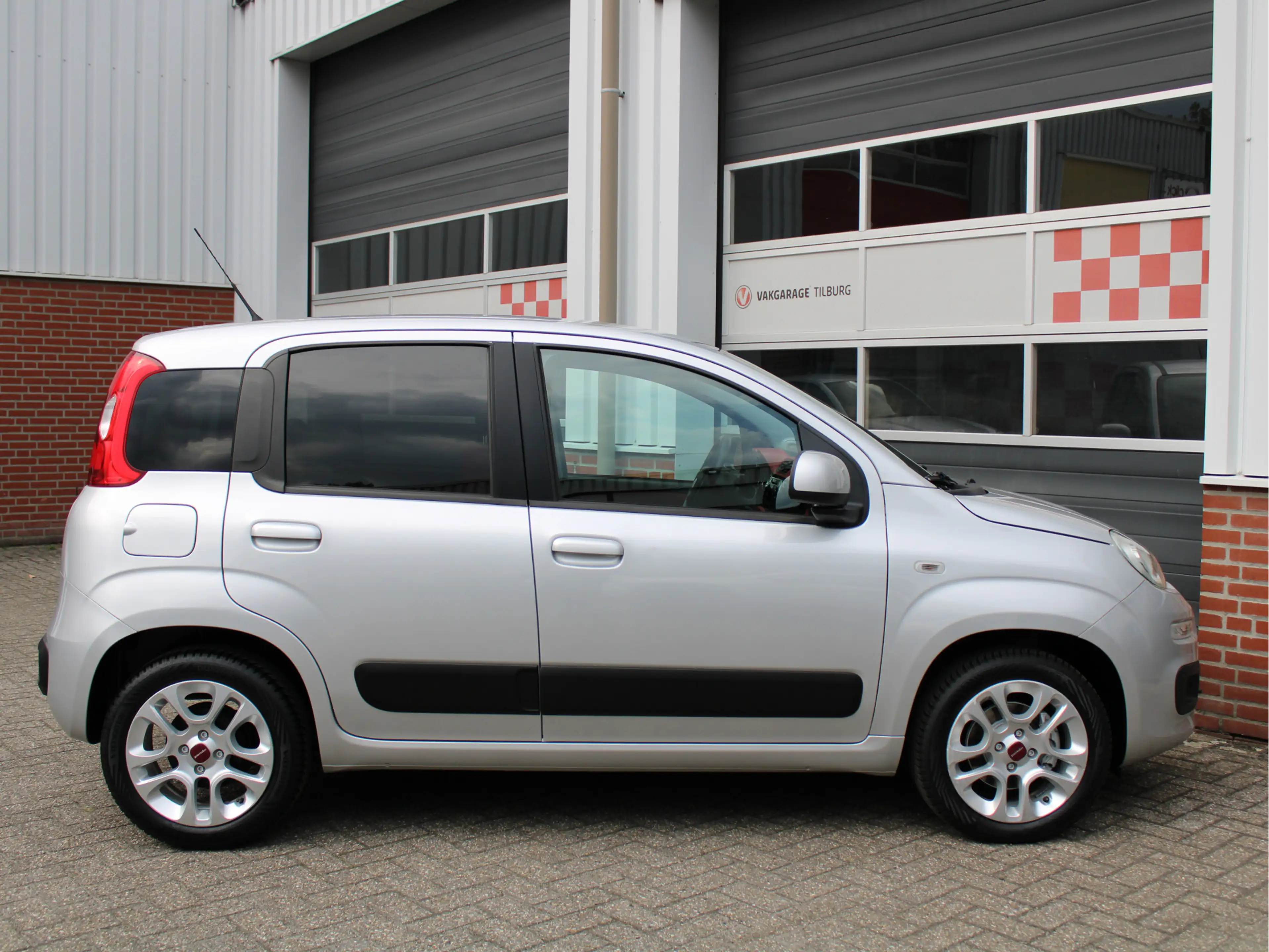 Fiat Panda 0.9 TwinAir Turbo Lounge Automaat/Climate/PDC/Blue — photo 35