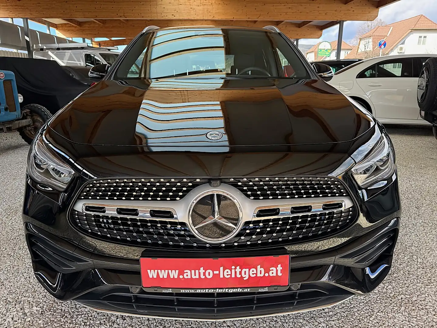 Mercedes-Benz GLA 250 4MATIC Aut. AMG Line Schwarz - 2
