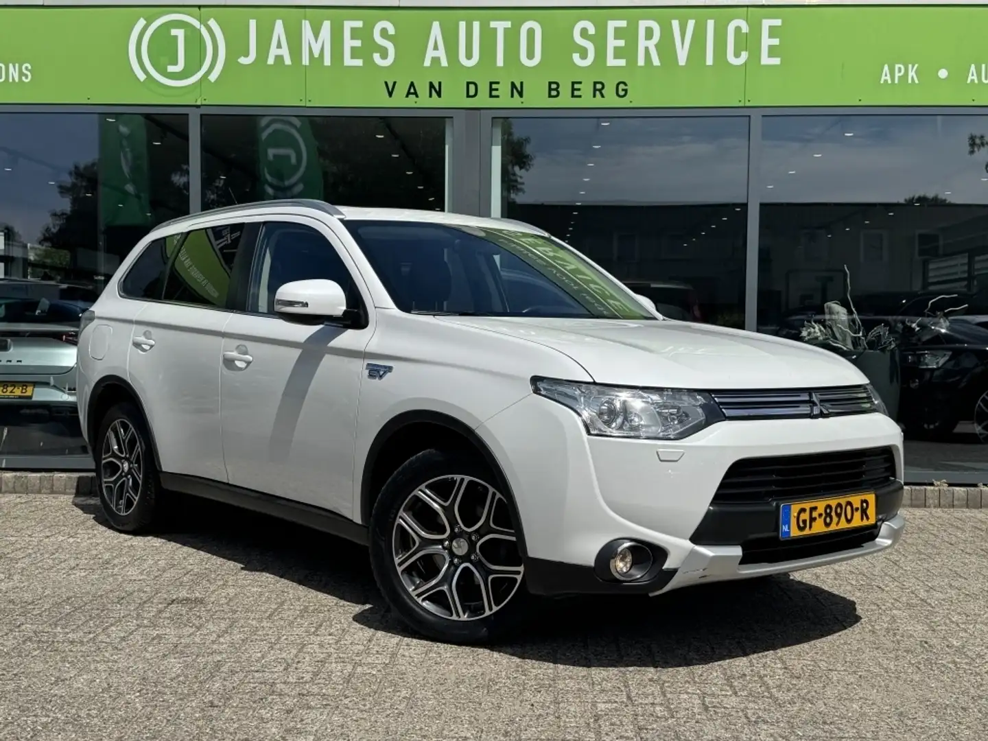 Mitsubishi Outlander 2.0 PHEV Inst XLine Beyaz - 2