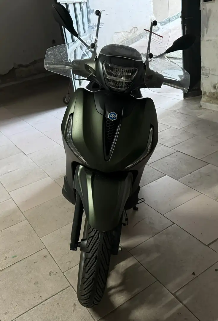 Piaggio Beverly 400 Sport Verde - 1