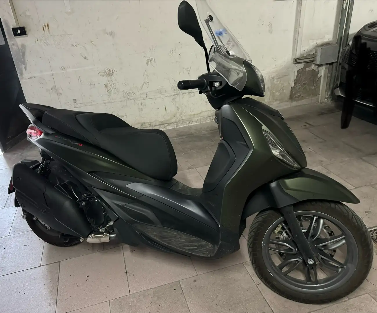 Piaggio Beverly 400 Sport Verde - 2