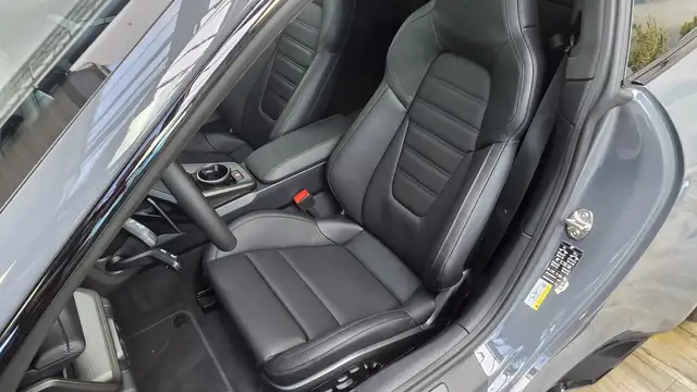 Porsche 911 view 13