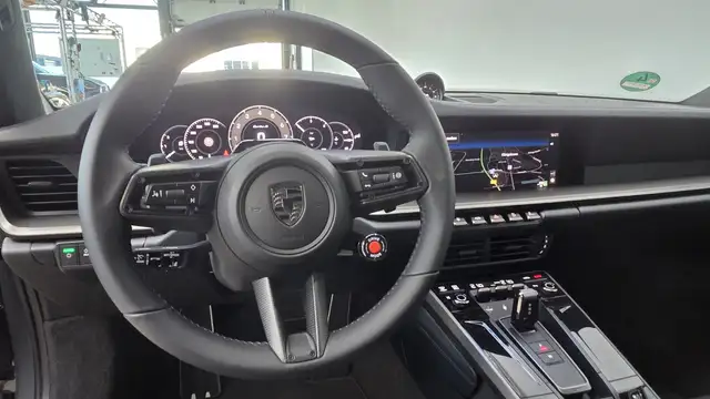 Porsche 911 view 8