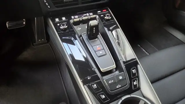 Porsche 911 view 12
