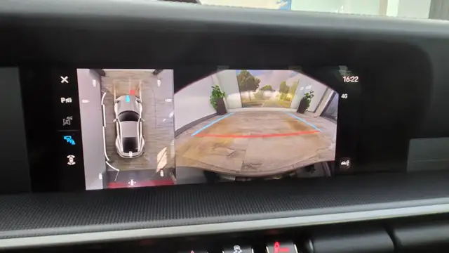 Porsche 911 view 10