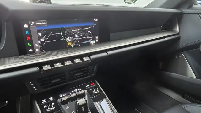 Porsche 911 view 9