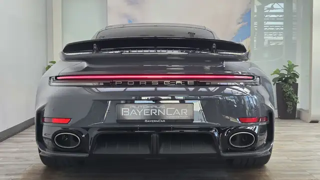 Porsche 911 view 5