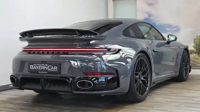 Porsche 911 view 6