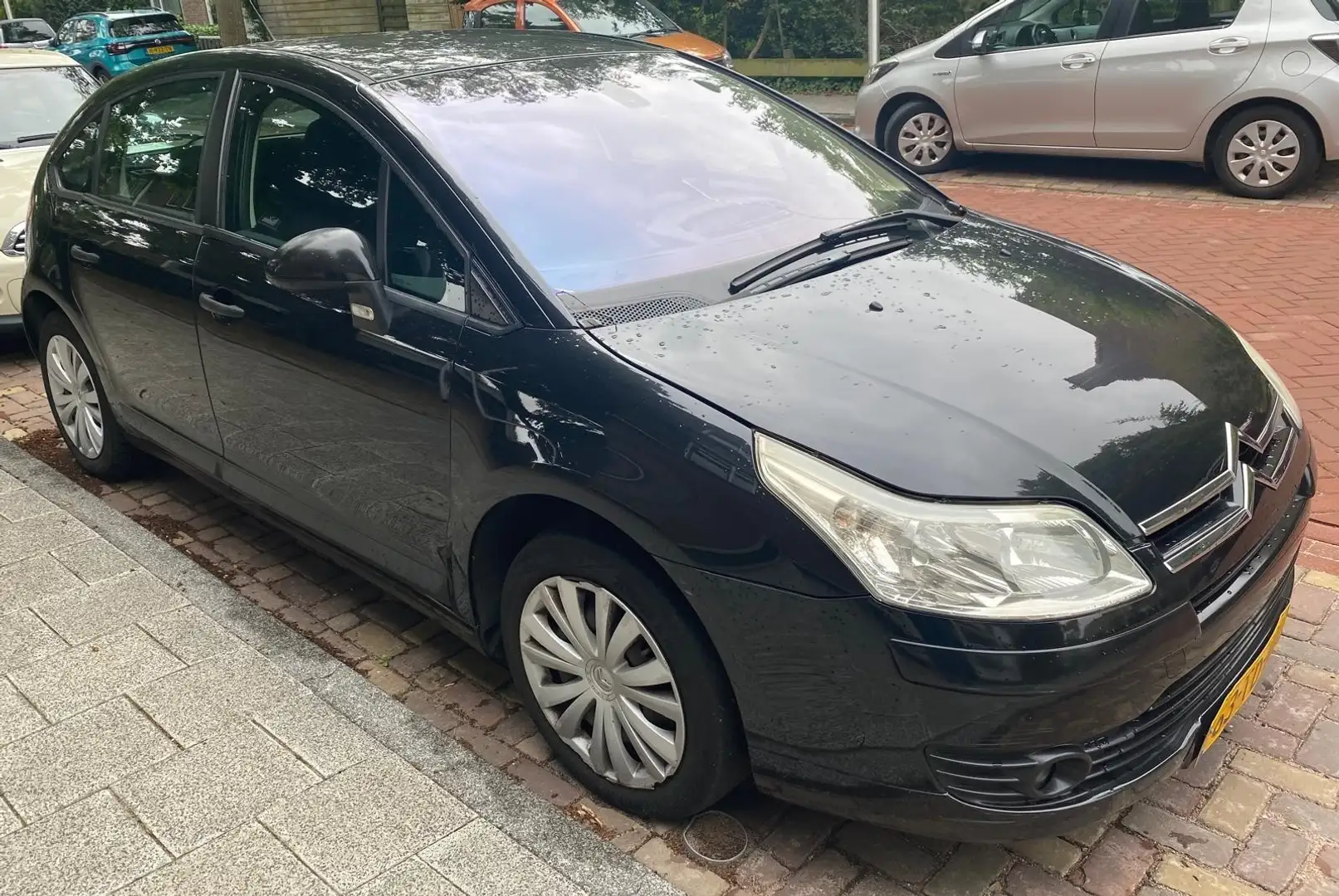 Citroen C4 1.6 16V Confort - 2