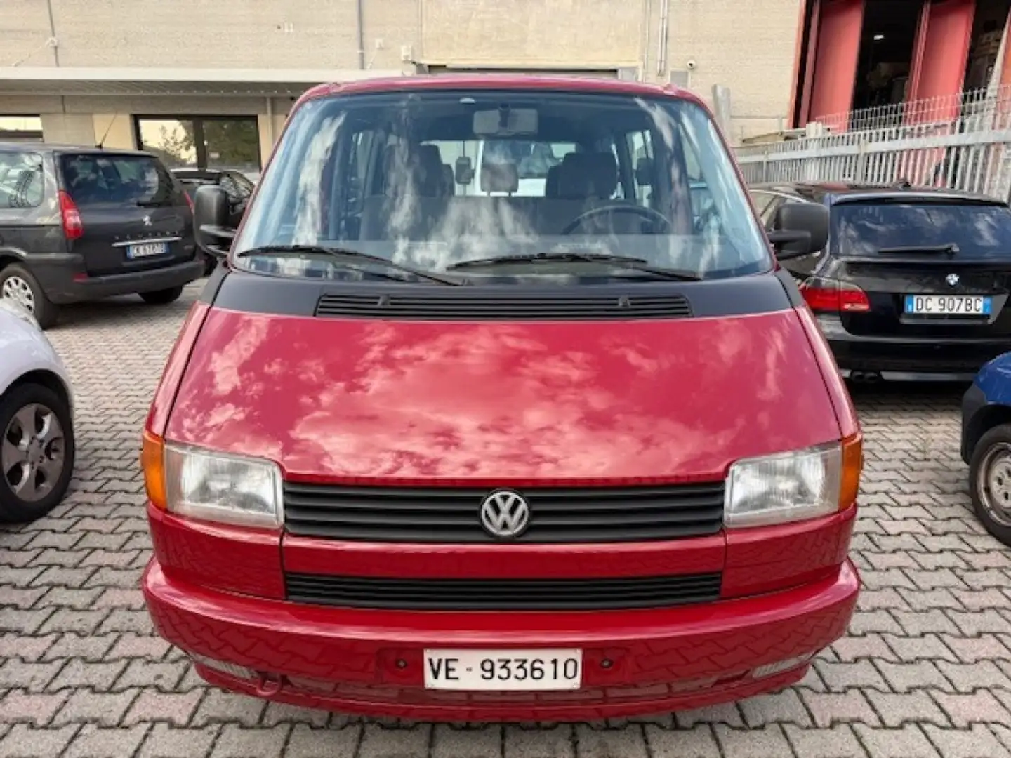 Volkswagen Transporter 2.5 Benzina 8 posti Caravelle GL Rojo - 2