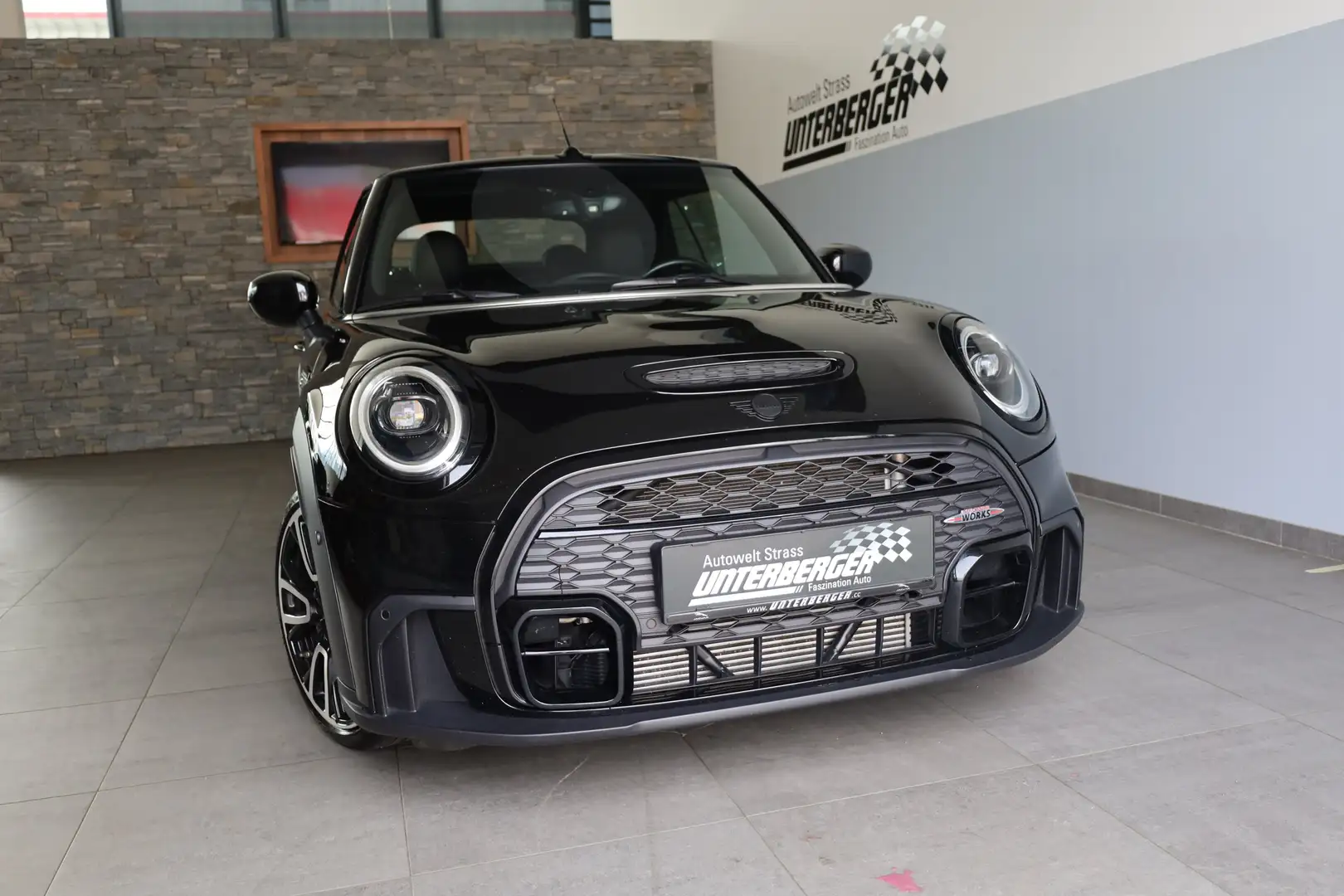 MINI Cooper S Cabrio Cooper S Cabrio John Cooper Works Trim Schwarz - 2