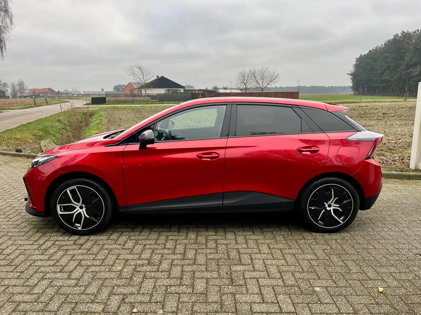MG MG4 Luxury 64kWh 2024 360Camera/Carplay Garantie 2031 Rouge - 2