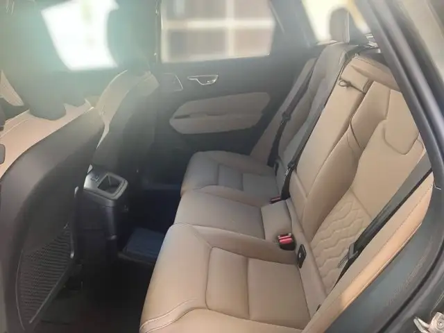 Volvo XC60 Ultra, T6 AWD Plug-in Hybrid, Elektrisch/Benzin, Dark Ansicht 8