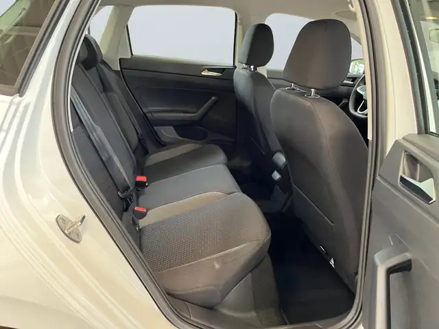 Volkswagen Polo view 11