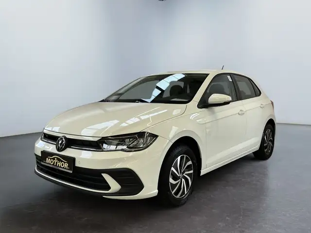 Volkswagen Polo view 2