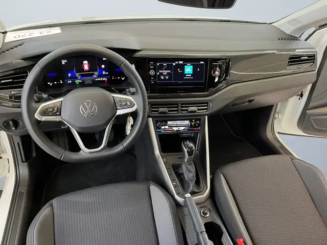 Volkswagen Polo view 8
