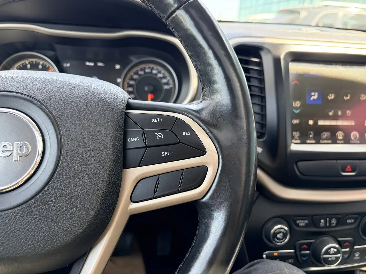 Jeep Cherokee снимка Jeep Cherokee