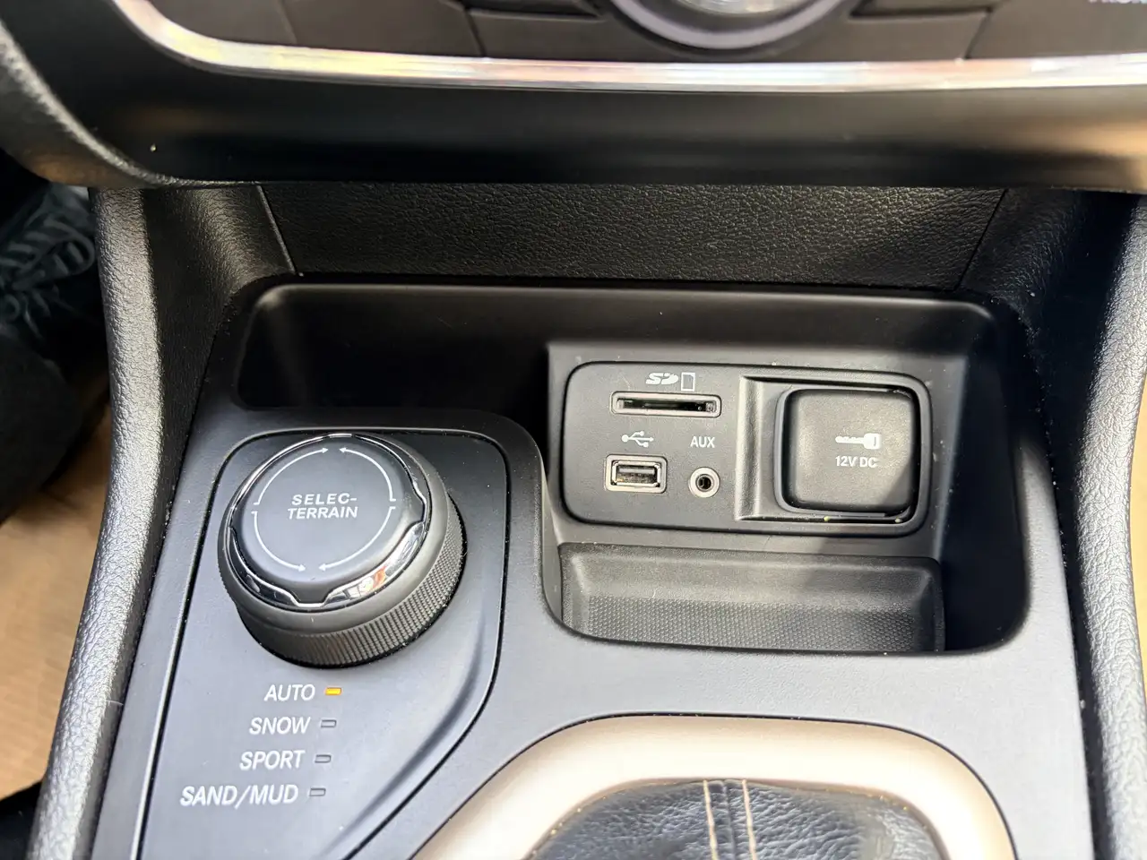 Jeep Cherokee снимка Jeep Cherokee