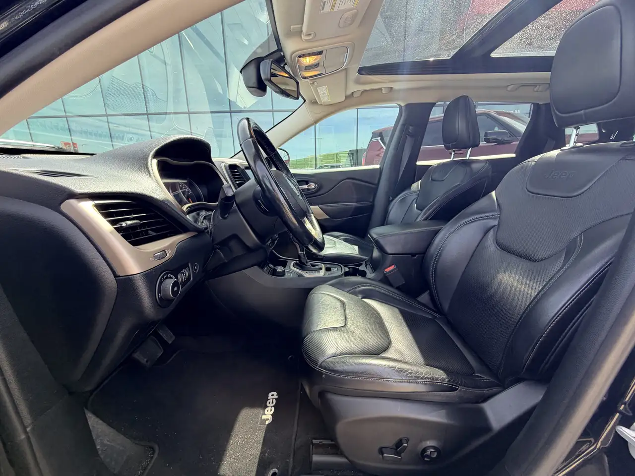 Jeep Cherokee снимка Jeep Cherokee