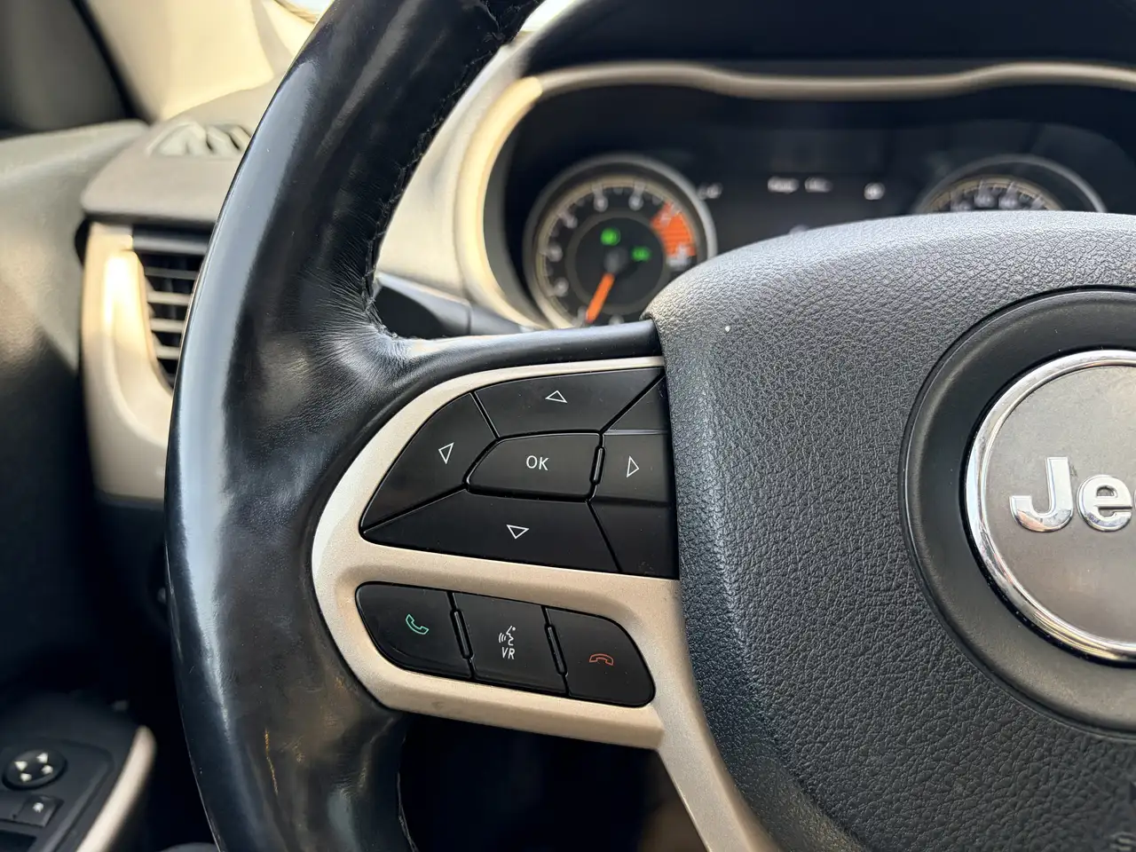 Jeep Cherokee снимка Jeep Cherokee
