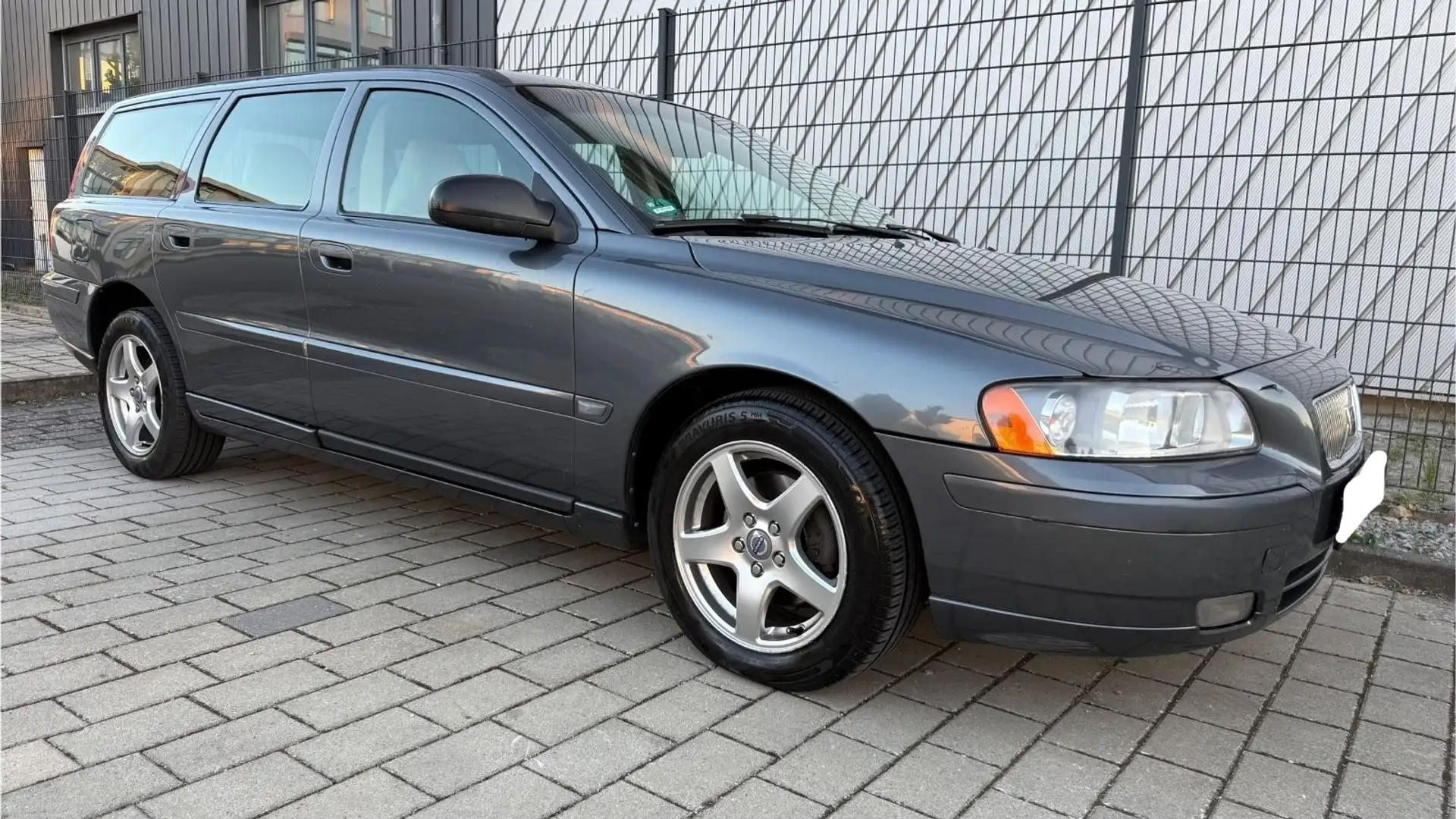 Volvo V70 Kombi 2.4 DIESEL AUTOMATIK TÜV,LEDER,KLIMA Gris - 2