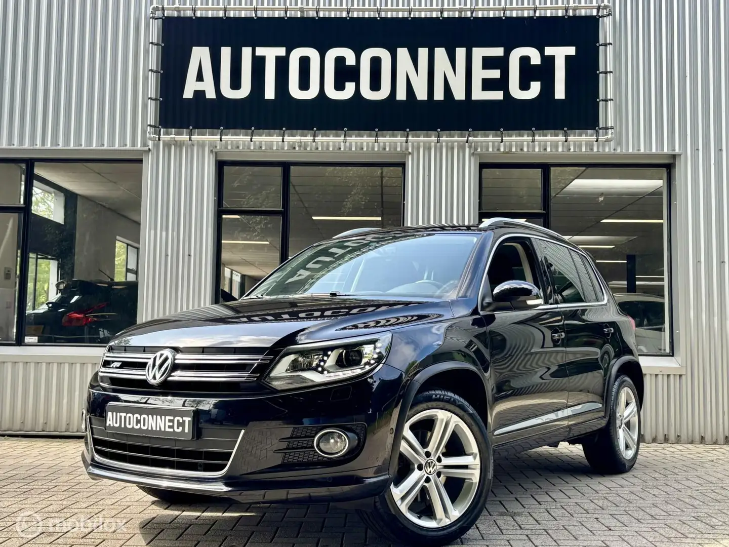 Volkswagen Tiguan 1.4 TSI R-Line. NAVI, CRUISE, PDC. Zwart - 1