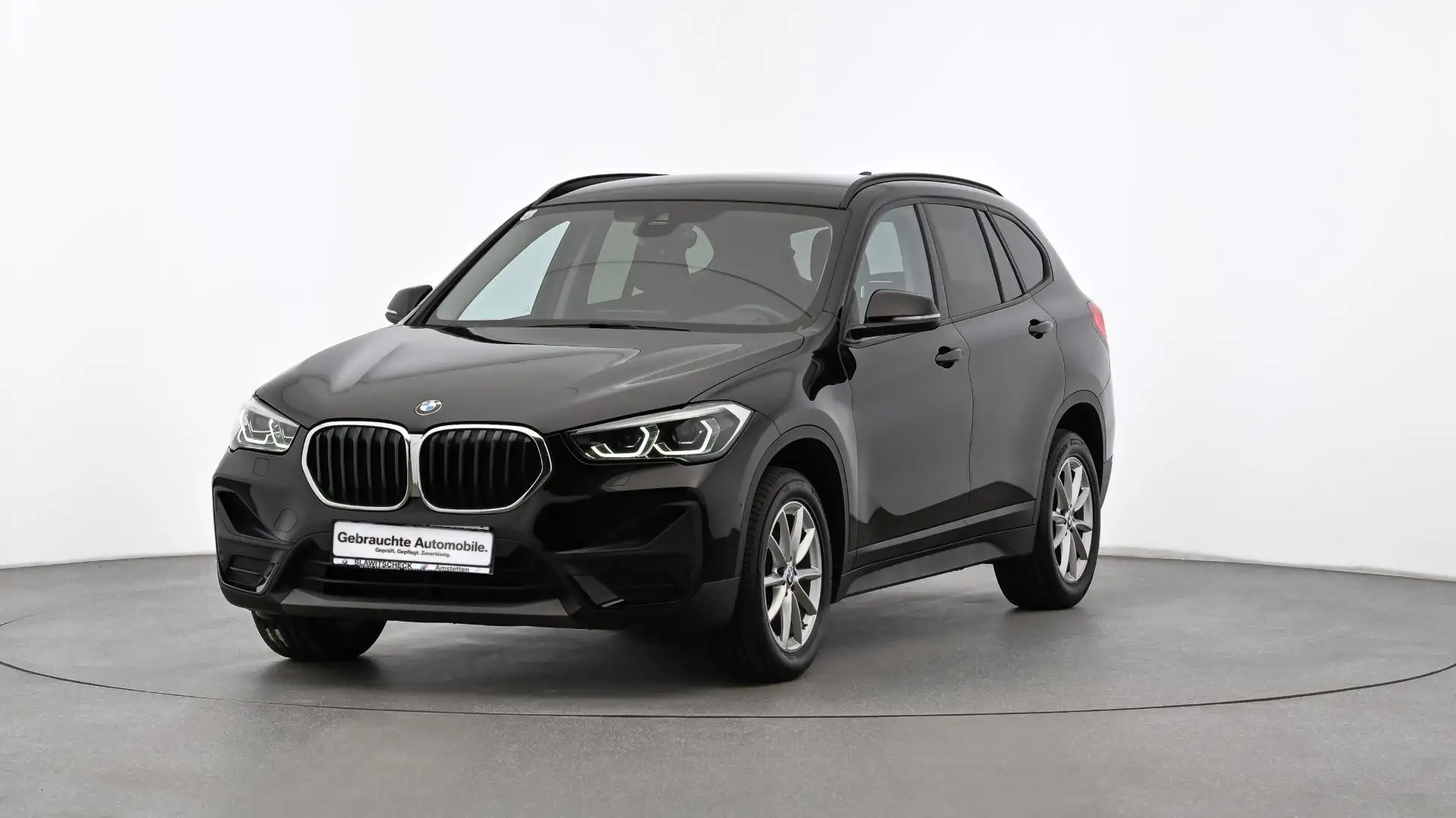 BMW X1 sDrive16d F48 Schwarz - 1