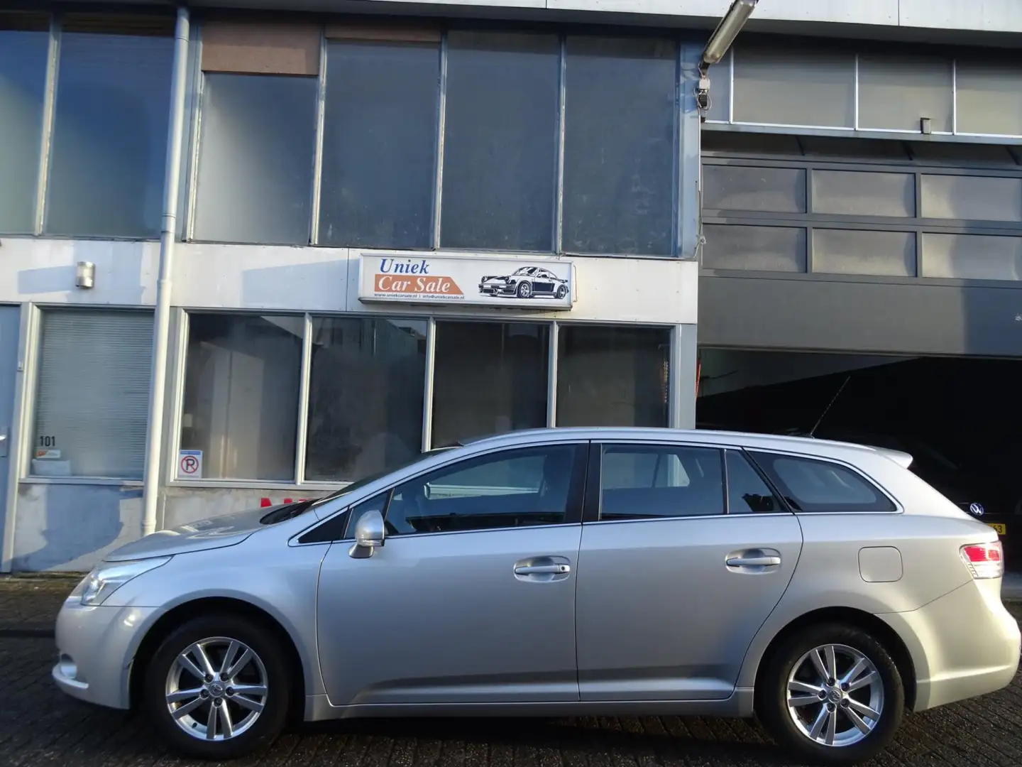Toyota Avensis Wagon 1.8 VVTi Dynamic Business Special Grau - 2