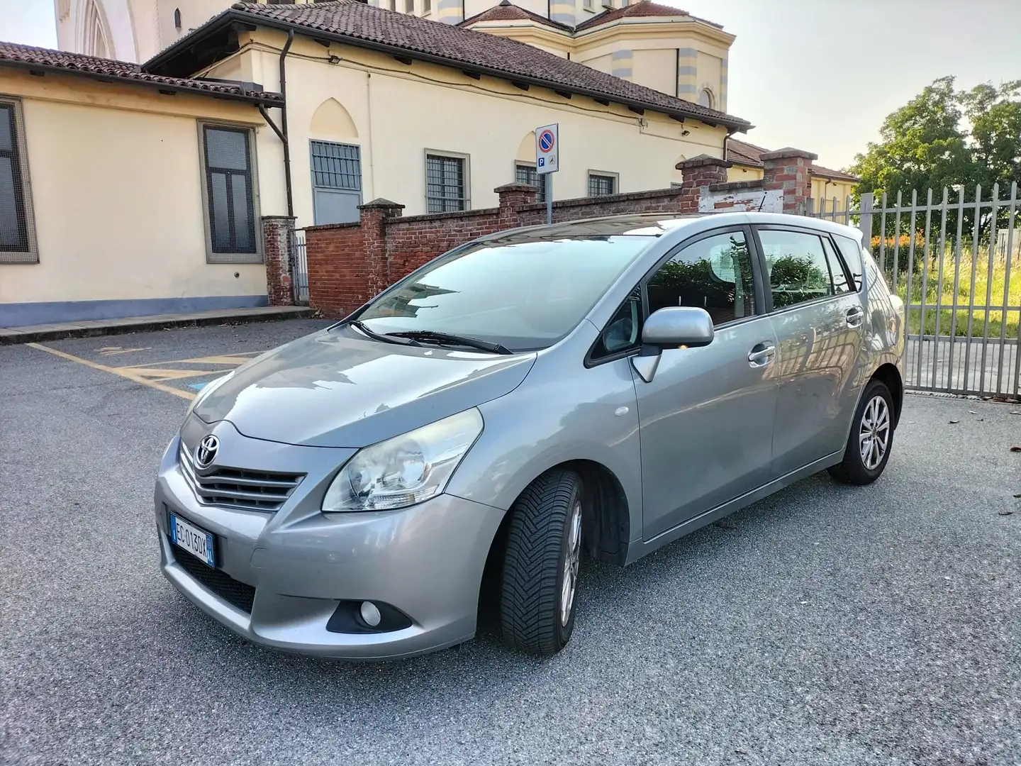 Toyota Verso 2.0 Luxury Pack Grigio - 1