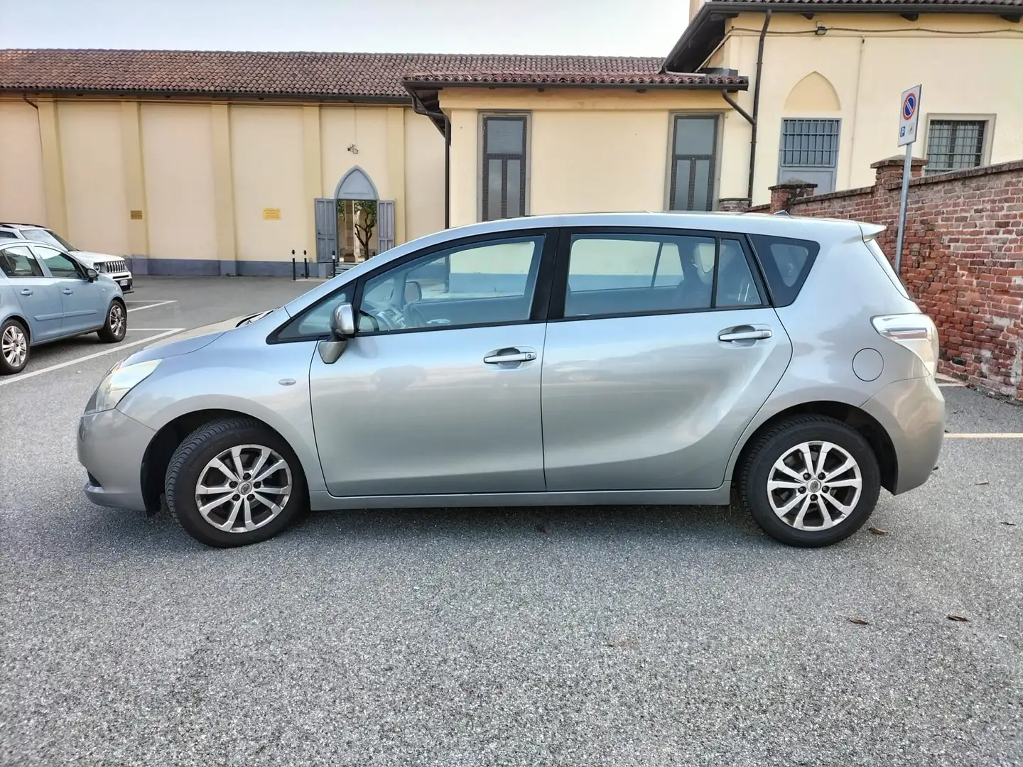 Toyota Verso 2.0 Luxury Pack Grigio - 2