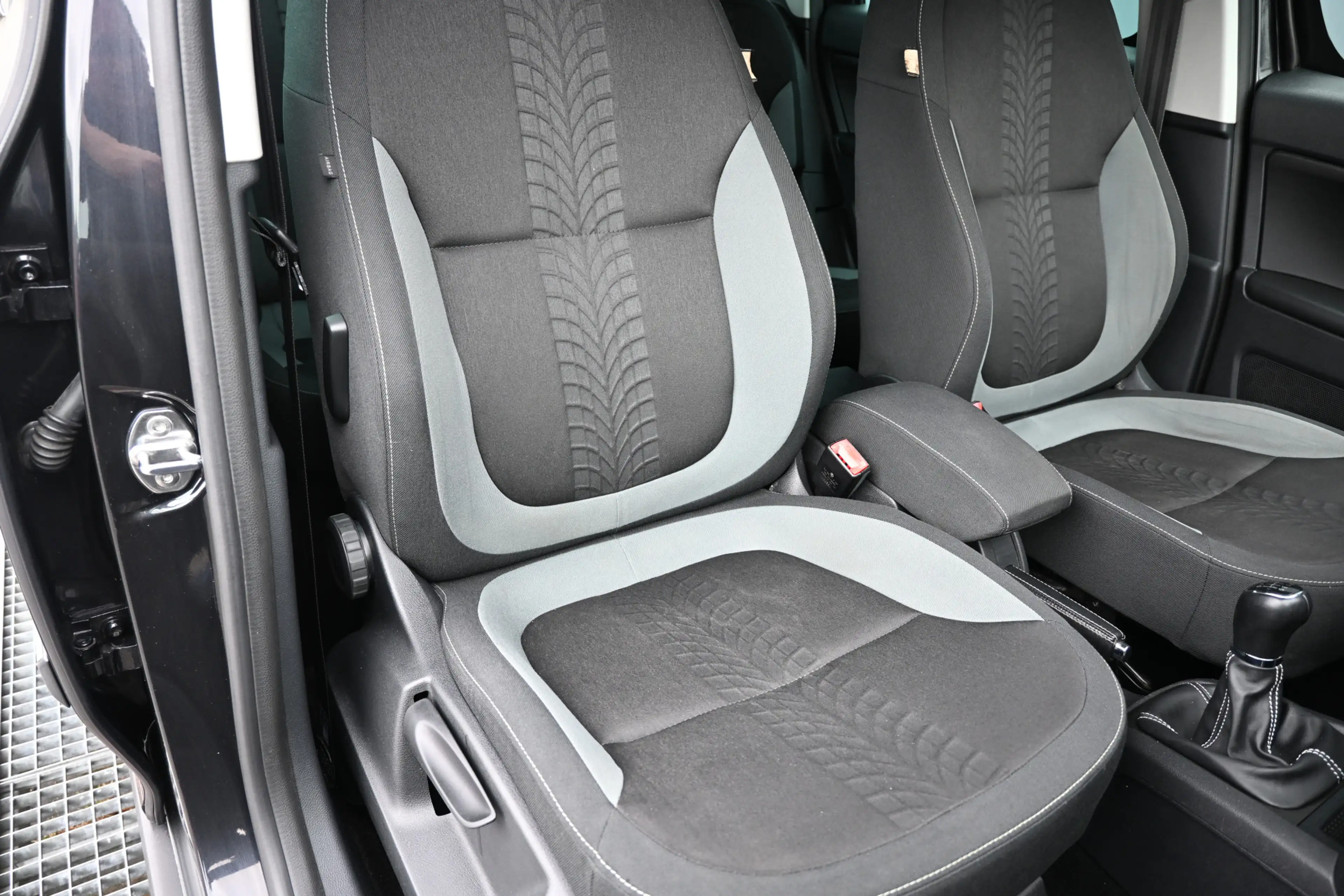 Skoda Yeti 1.2 TSI Adventure trekhaak — photo 37