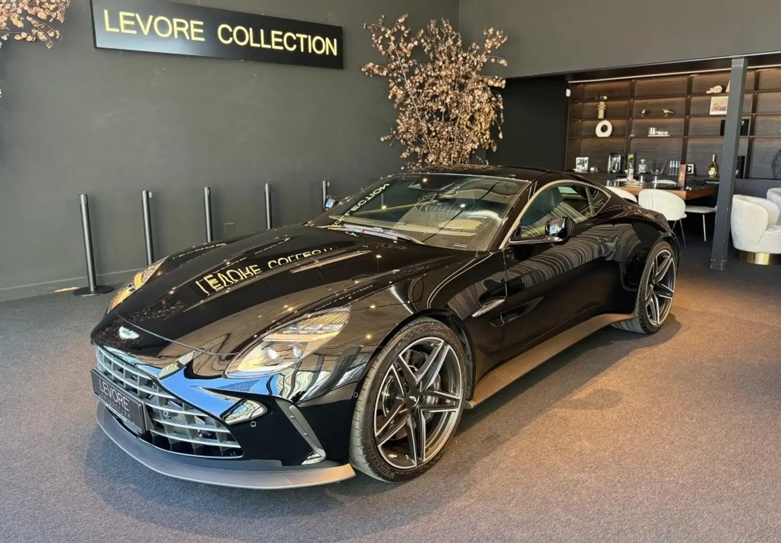 Aston Martin Vantage Negro - 1