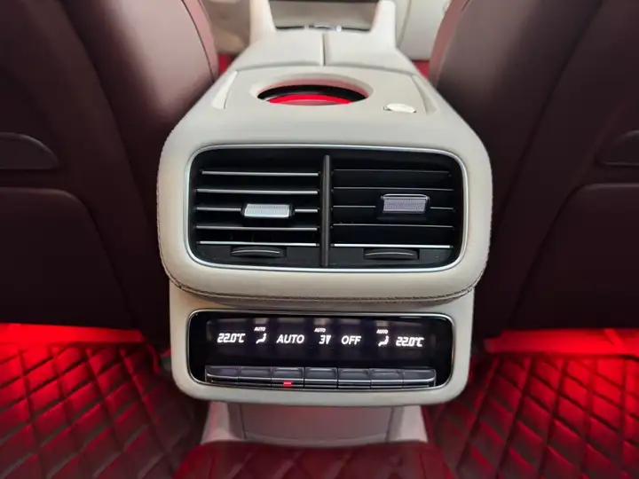 Mercedes-Benz GLS 2024, foto 48