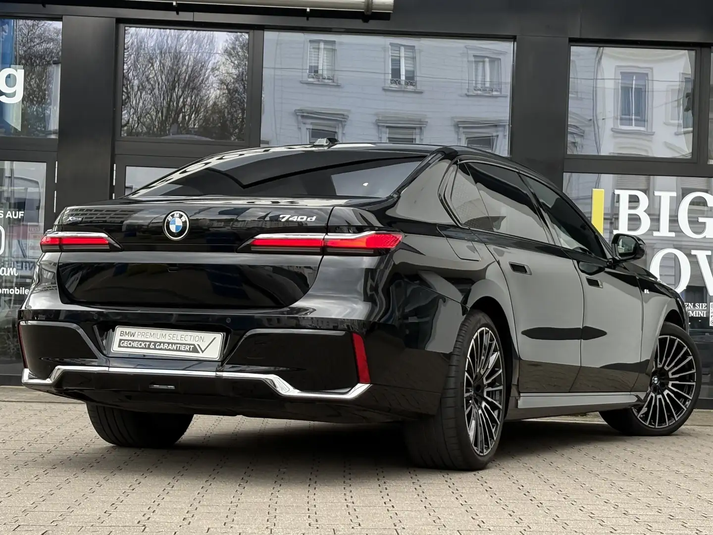 BMW 740 d xDrive M Sport SkyLounge Standh DA Prof 21" Fekete - 2