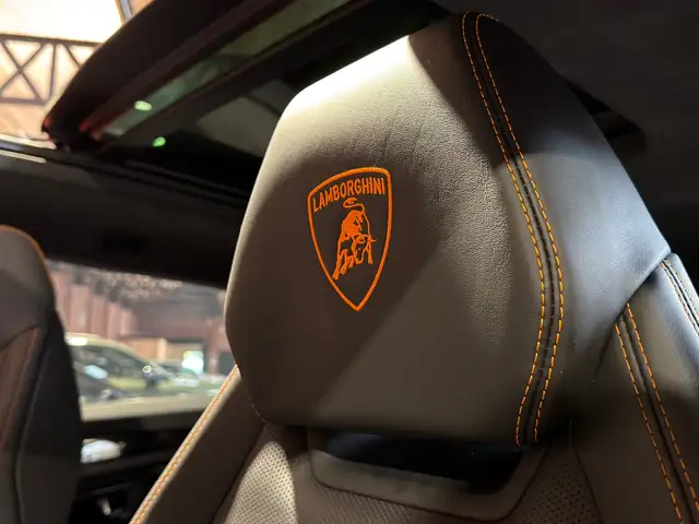 Lamborghini Urus view 11