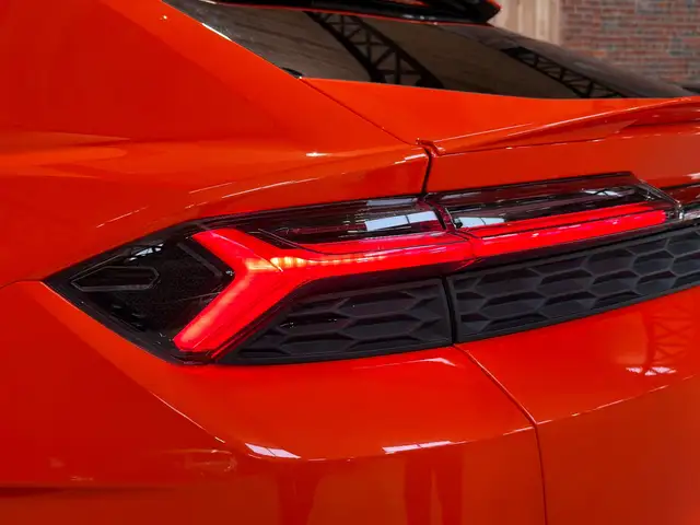 Lamborghini Urus view 12