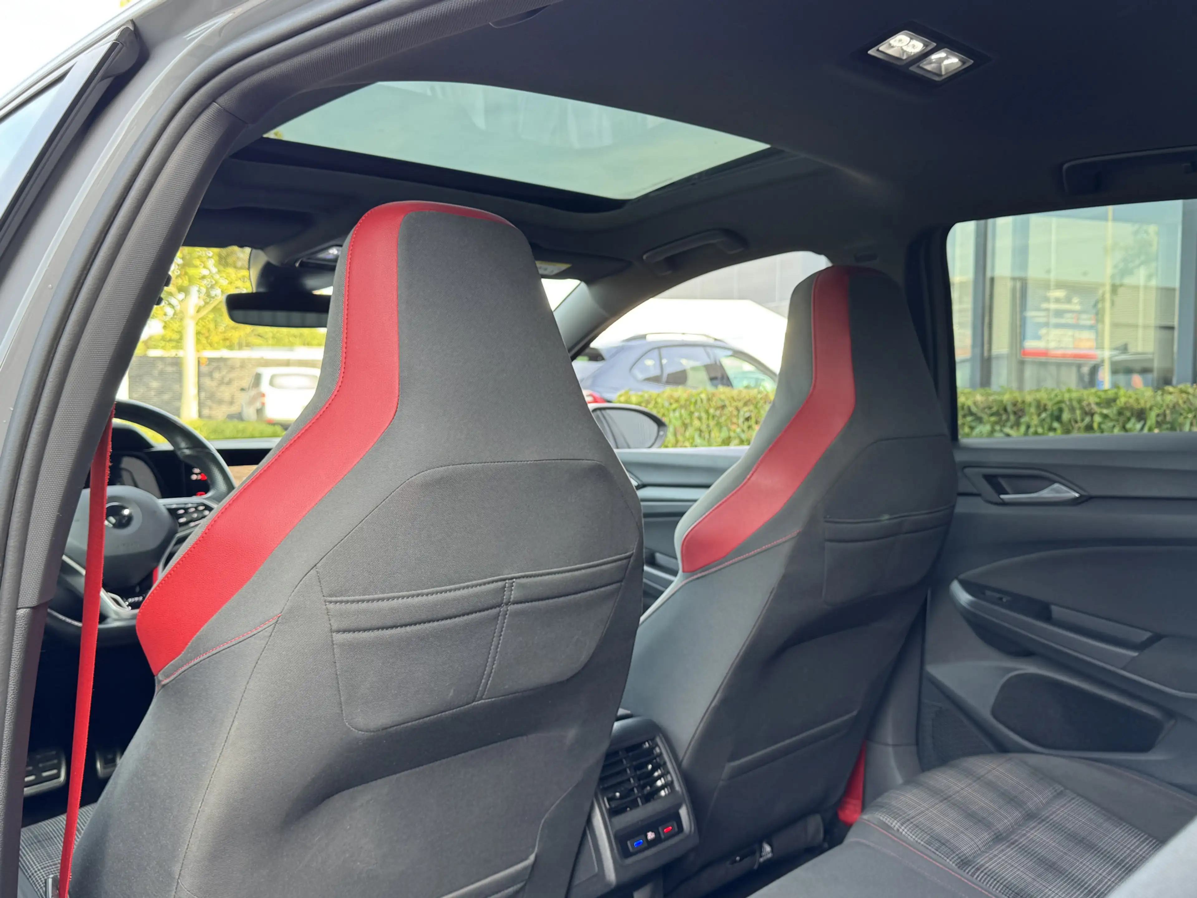 Volkswagen Golf GTI 8 2.0 TSI 245pk DSG / Aut. IQ Light Panoramadak 19 — photo 32