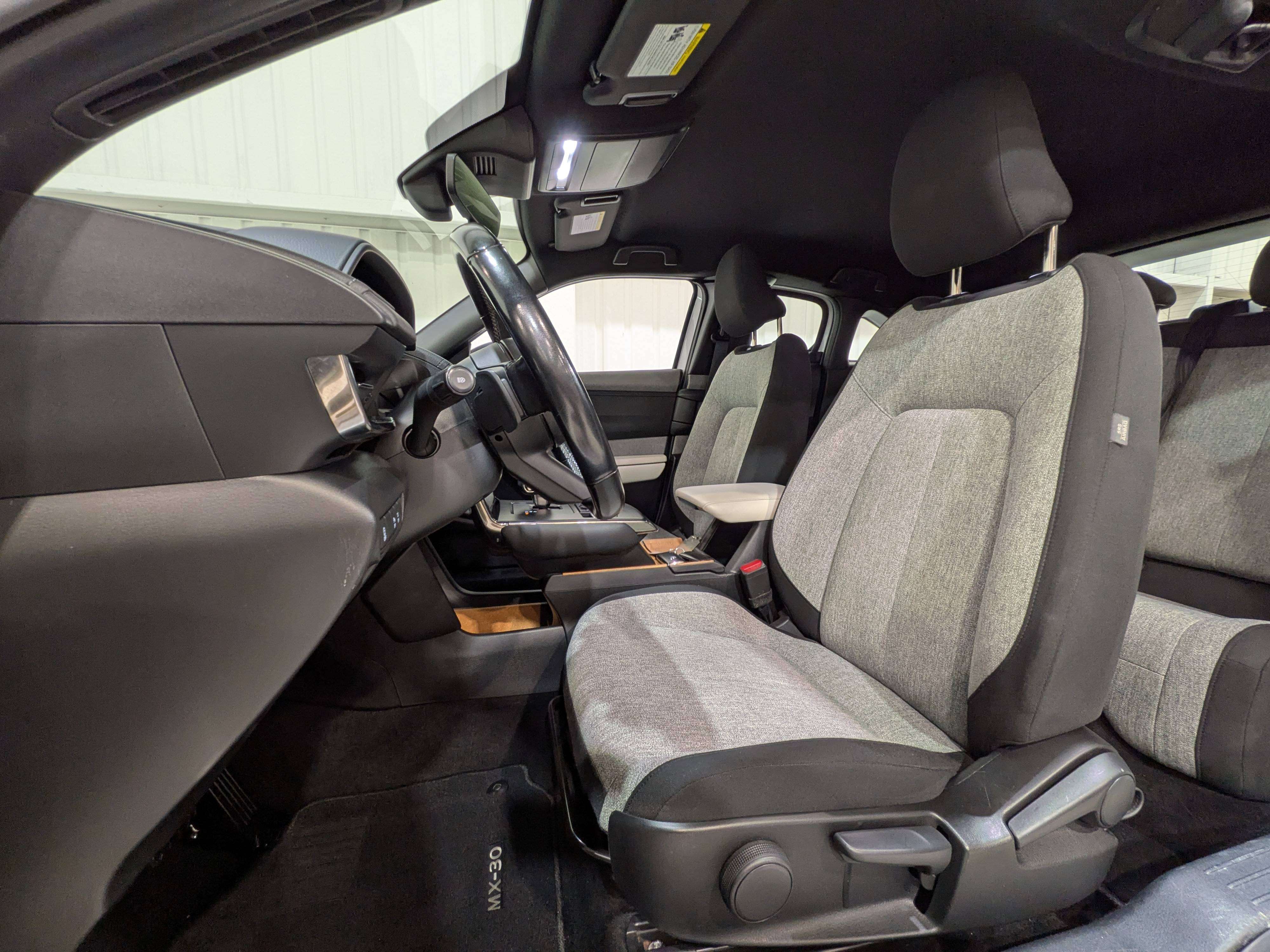 2022 Mazda MX-30 GS, Auto, Carplay, Volant chauffant, Navigation — photo 1