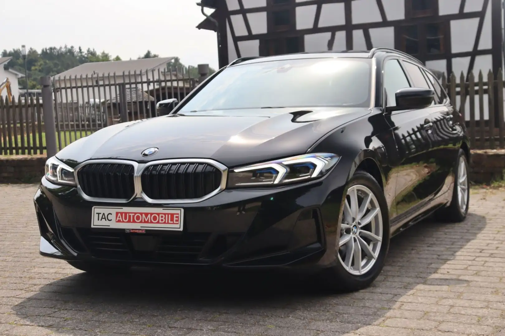 BMW 318 d Touring LASER PANO LEDER H&K RÜKAM ACC HUD Negro - 1