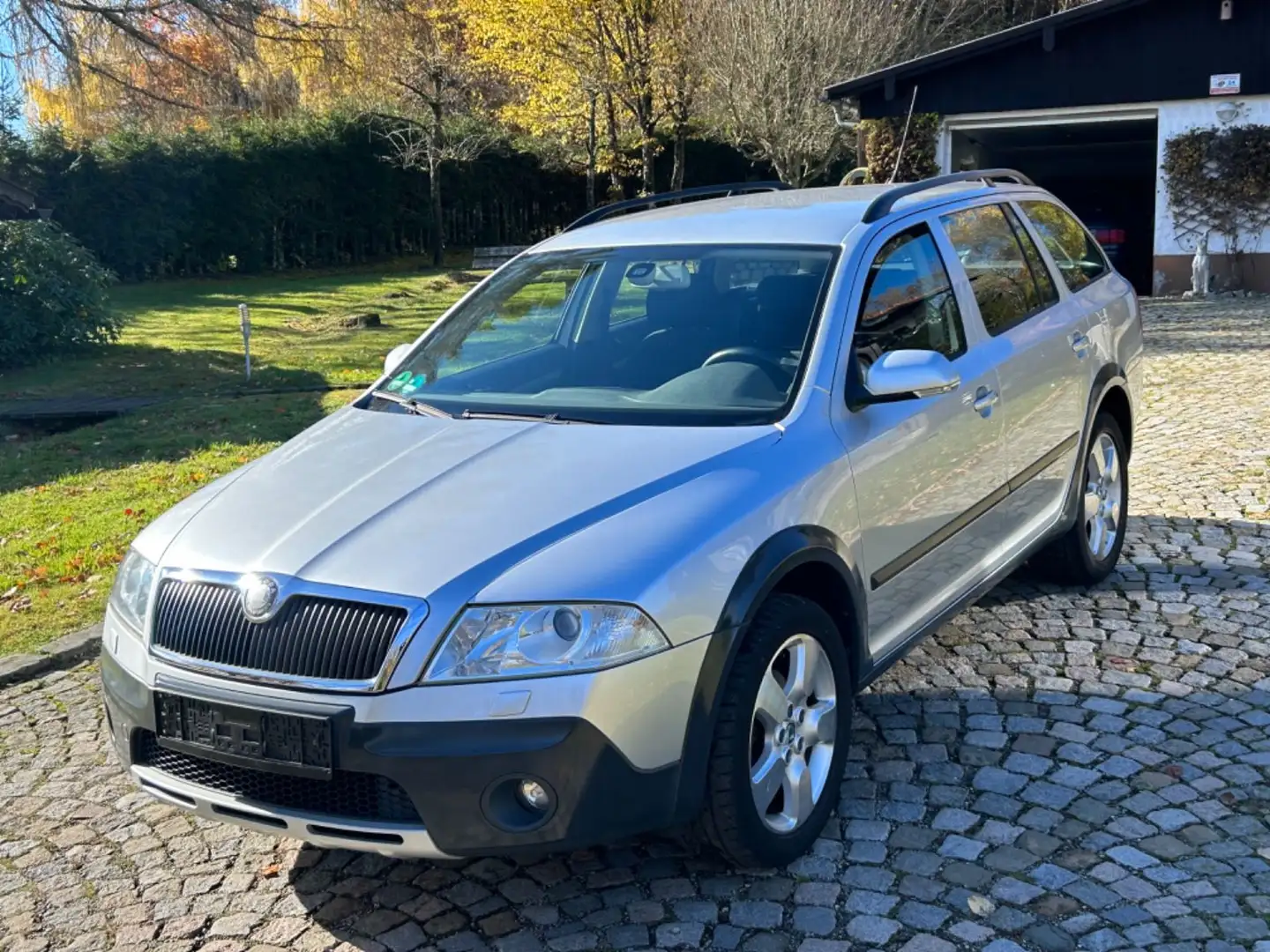 Skoda Octavia Combi Scout 4X4 150PS,1Hand,TÜV!! Silber - 1
