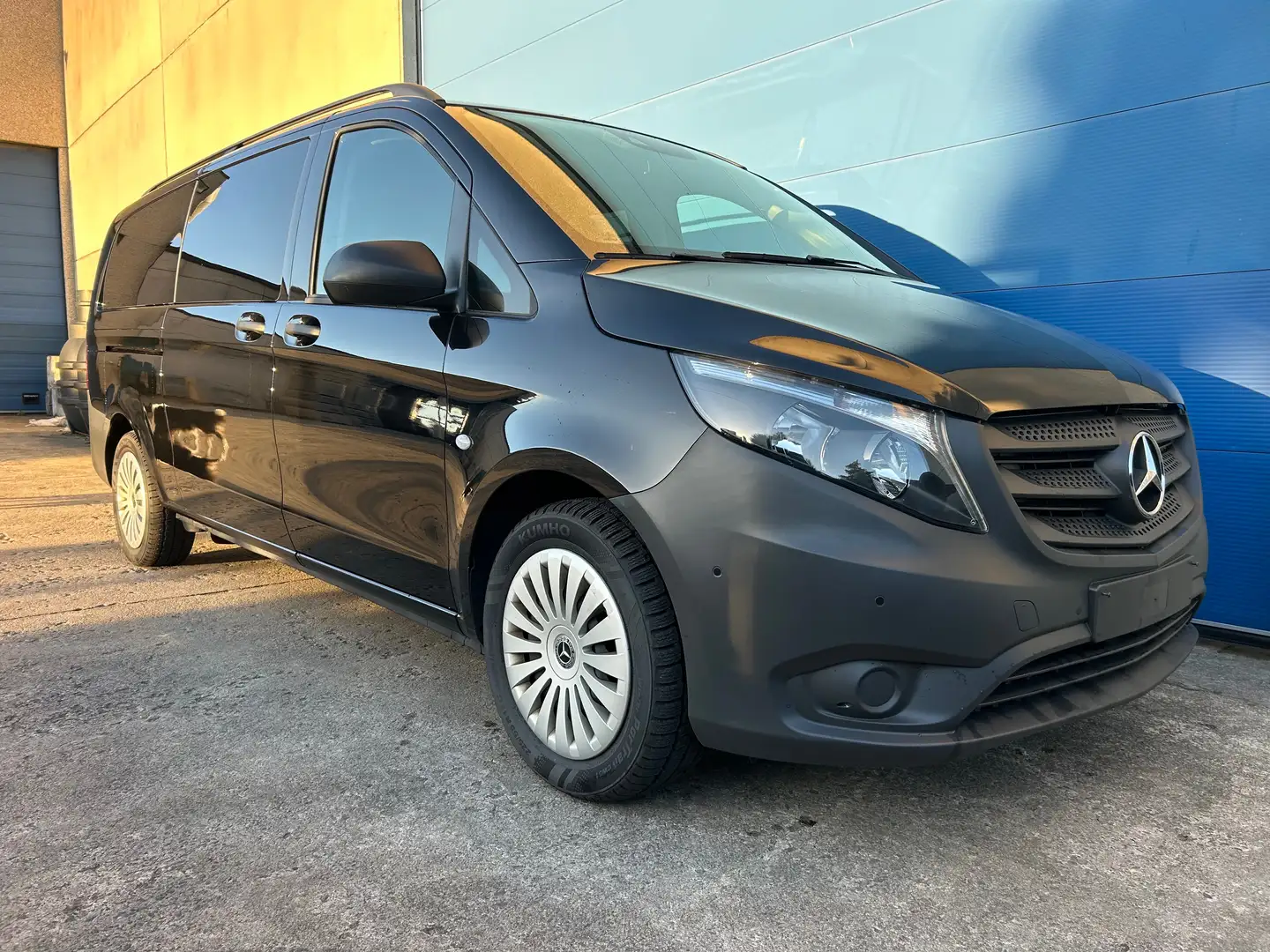 Mercedes-Benz Vito 116 L3- 9PL - Automaat (35.529 euro excl)Trekhaak Zwart - 1