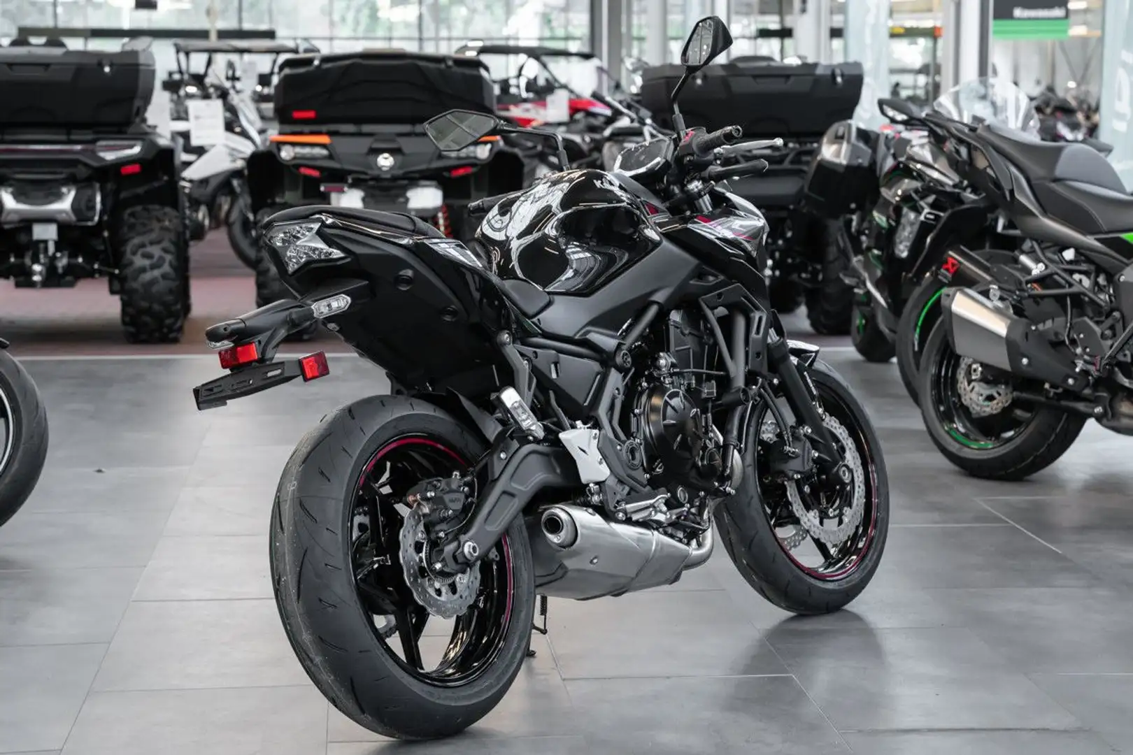 Kawasaki Z 650 ABS, Modell 2025, sofort lieferbar Gris - 2